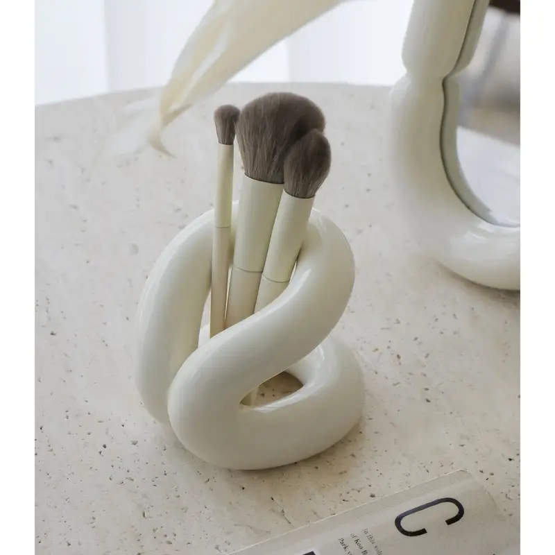 Cosmetic-Brush-Holder