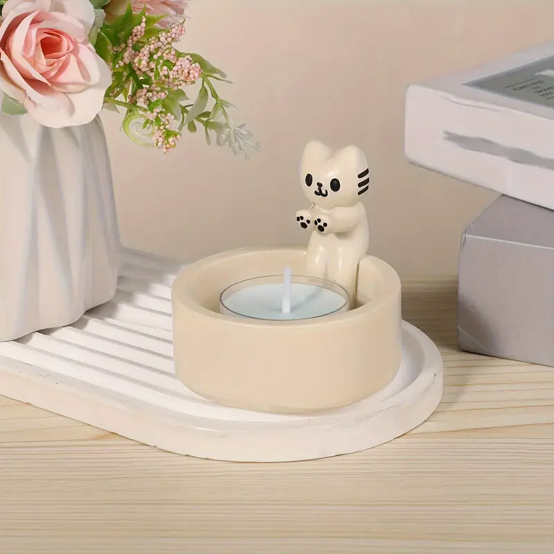 baceada7-8ef9-4cda-b8e8-e2ee1c83a840 Kitten-Candlestick