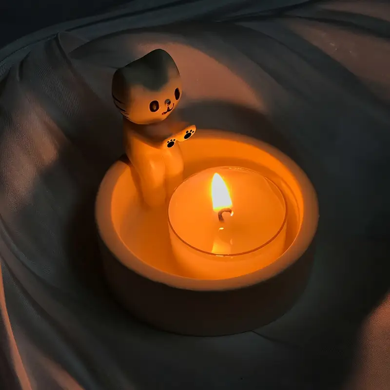 e60a7fb7-0513-4cb0-be05-c4a292142d80 Kitten-Candlestick