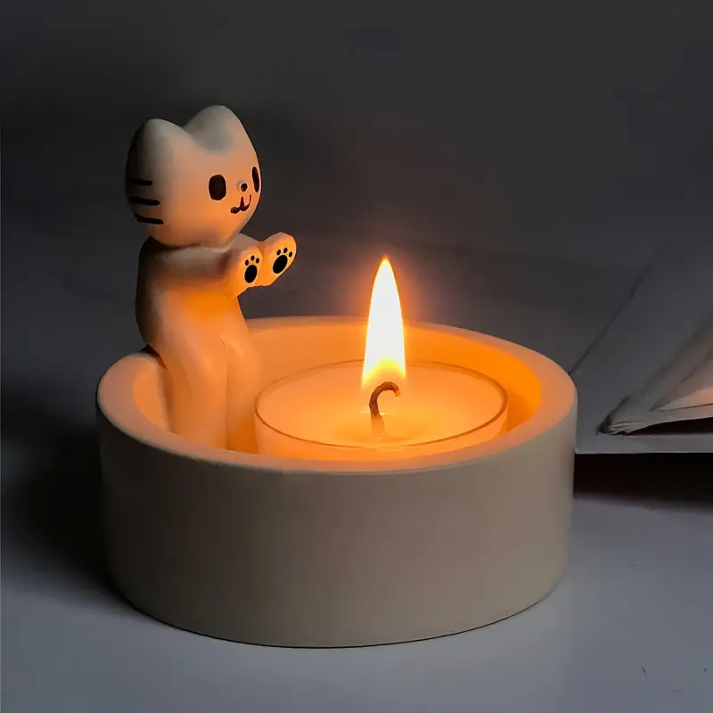 e769d150-c312-4db0-9049-f90d0892a68d Kitten-Candlestick